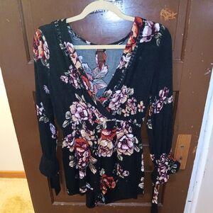 EUC Blu Pepper Floral Long Sleeve Romper L